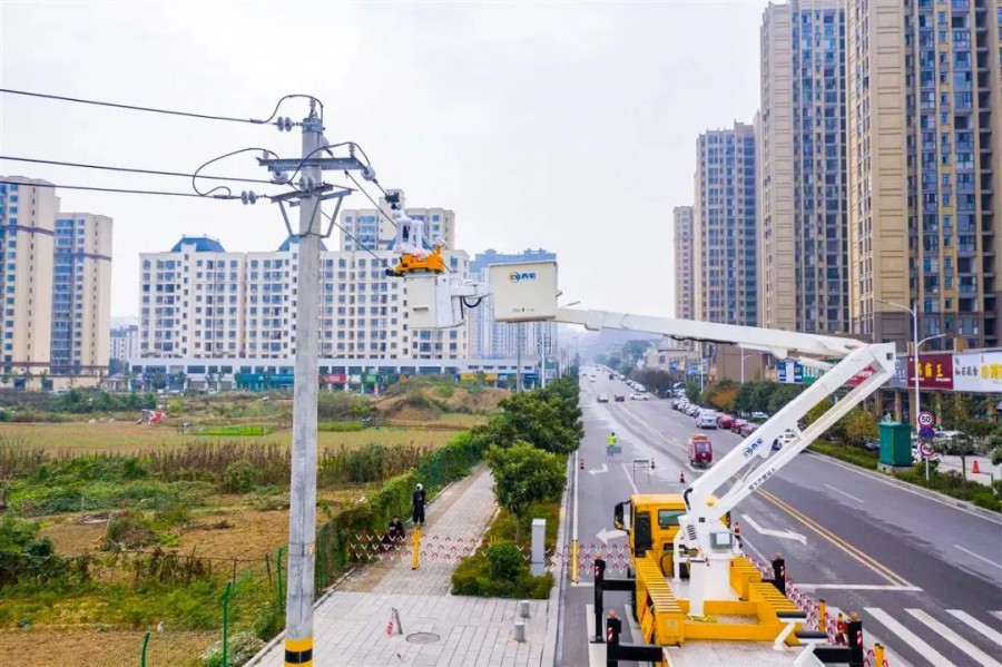 智能帶電作業(yè)機器人