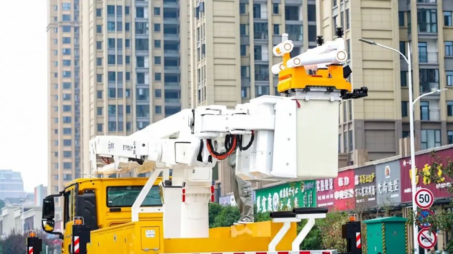 智能帶電作業(yè)機器人