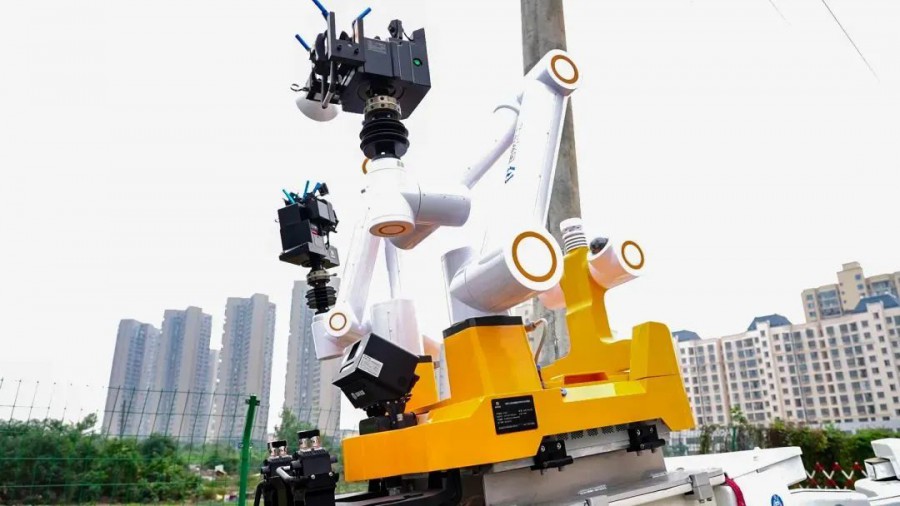 智能帶電作業(yè)機器人